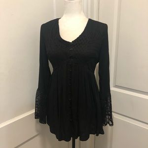 Ladies button up top size medium